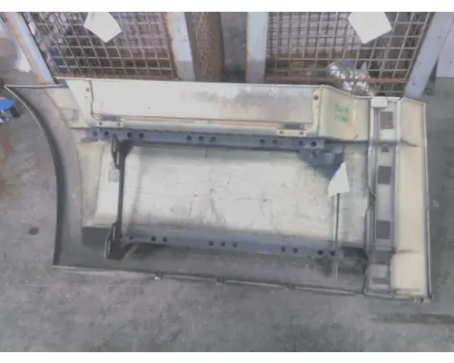 FREIGHTLINER CASCADIA 126 CAB SKIRTSIDE FAIRING