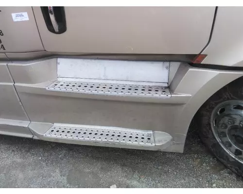 FREIGHTLINER CASCADIA 126 CAB SKIRTSIDE FAIRING