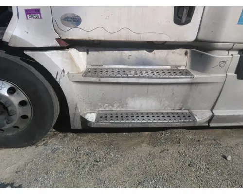 FREIGHTLINER CASCADIA 126 CAB SKIRTSIDE FAIRING
