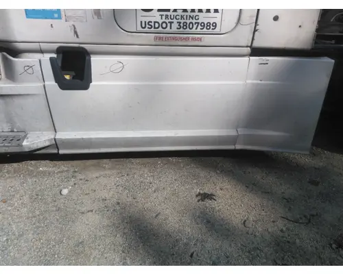 FREIGHTLINER CASCADIA 126 CAB SKIRTSIDE FAIRING