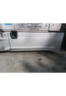 FREIGHTLINER CASCADIA 126 CAB SKIRT/SIDE FAIRING