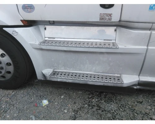 FREIGHTLINER CASCADIA 126 CAB SKIRTSIDE FAIRING