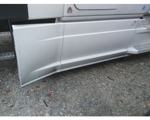 FREIGHTLINER CASCADIA 126 CAB SKIRTSIDE FAIRING