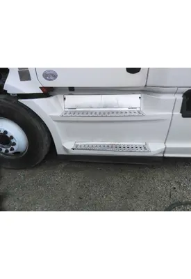 FREIGHTLINER CASCADIA 126 CAB SKIRT/SIDE FAIRING
