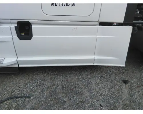 FREIGHTLINER CASCADIA 126 CAB SKIRTSIDE FAIRING