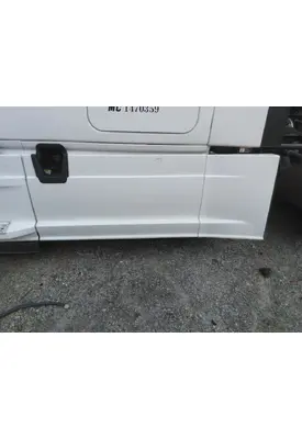 FREIGHTLINER CASCADIA 126 CAB SKIRT/SIDE FAIRING