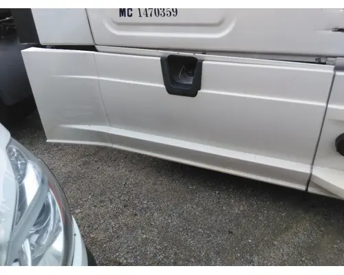 FREIGHTLINER CASCADIA 126 CAB SKIRTSIDE FAIRING