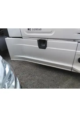 FREIGHTLINER CASCADIA 126 CAB SKIRT/SIDE FAIRING