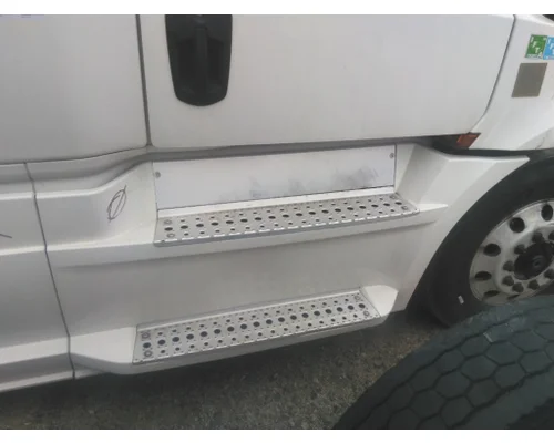 FREIGHTLINER CASCADIA 126 CAB SKIRT/SIDE FAIRING