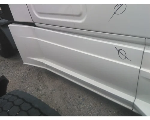 FREIGHTLINER CASCADIA 126 CAB SKIRTSIDE FAIRING