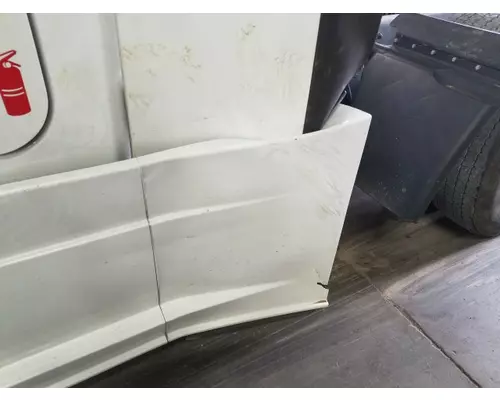 FREIGHTLINER CASCADIA 126 CAB SKIRTSIDE FAIRING