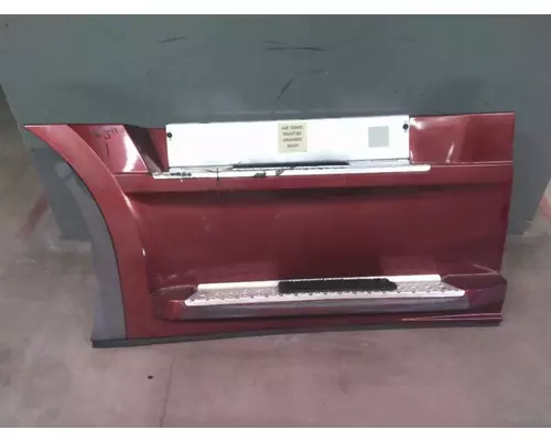 FREIGHTLINER CASCADIA 126 CAB SKIRTSIDE FAIRING