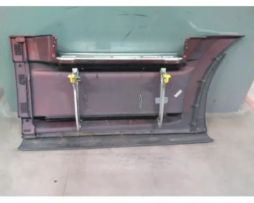 FREIGHTLINER CASCADIA 126 CAB SKIRTSIDE FAIRING