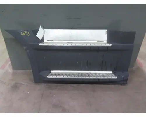 FREIGHTLINER CASCADIA 126 CAB SKIRTSIDE FAIRING