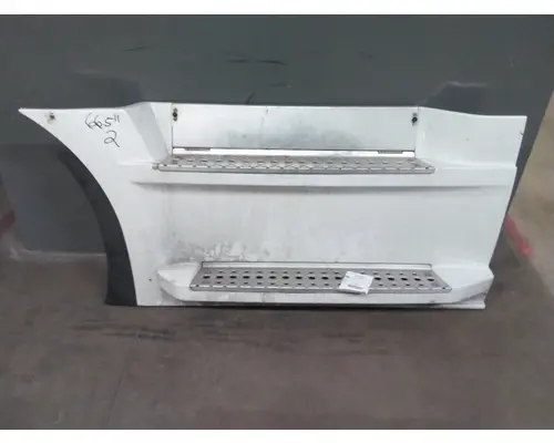 FREIGHTLINER CASCADIA 126 CAB SKIRTSIDE FAIRING