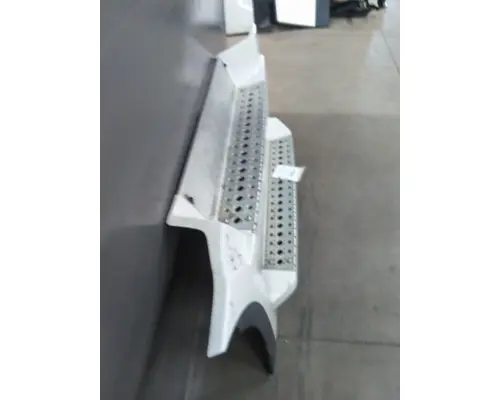 FREIGHTLINER CASCADIA 126 CAB SKIRTSIDE FAIRING