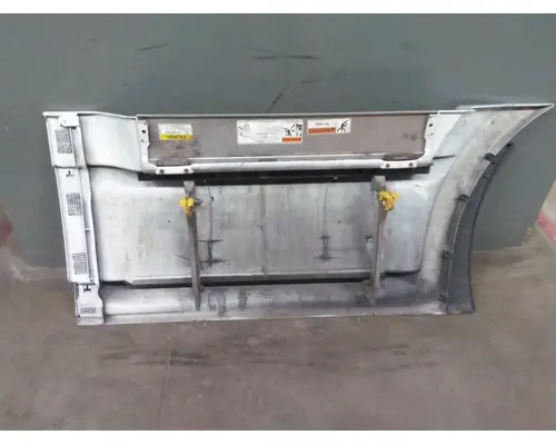 FREIGHTLINER CASCADIA 126 CAB SKIRTSIDE FAIRING