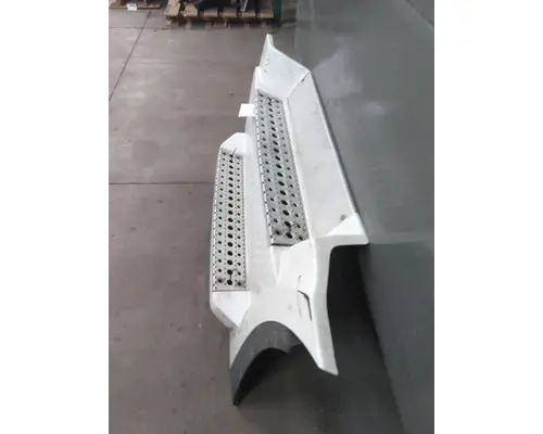 FREIGHTLINER CASCADIA 126 CAB SKIRTSIDE FAIRING