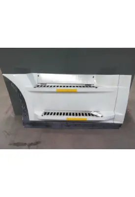 FREIGHTLINER CASCADIA 126 CAB SKIRT/SIDE FAIRING