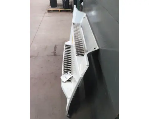 FREIGHTLINER CASCADIA 126 CAB SKIRTSIDE FAIRING