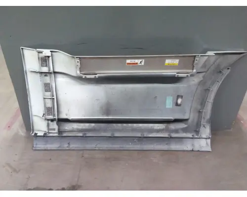 FREIGHTLINER CASCADIA 126 CAB SKIRTSIDE FAIRING