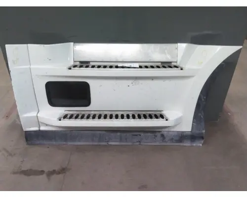 FREIGHTLINER CASCADIA 126 CAB SKIRTSIDE FAIRING