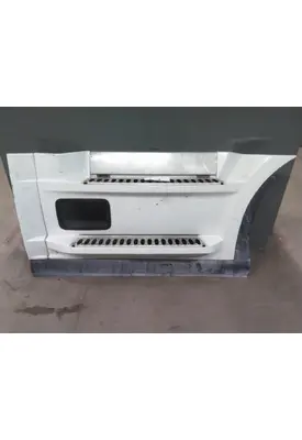 FREIGHTLINER CASCADIA 126 CAB SKIRT/SIDE FAIRING