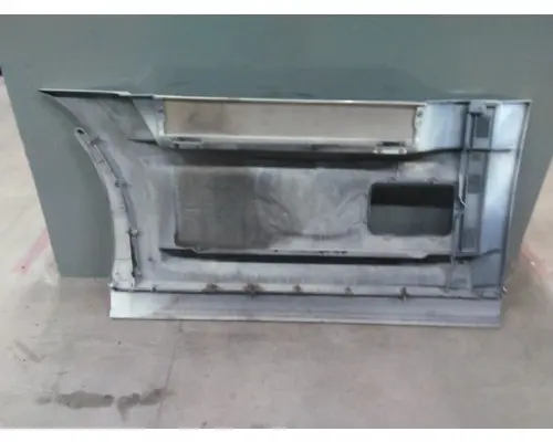 FREIGHTLINER CASCADIA 126 CAB SKIRTSIDE FAIRING