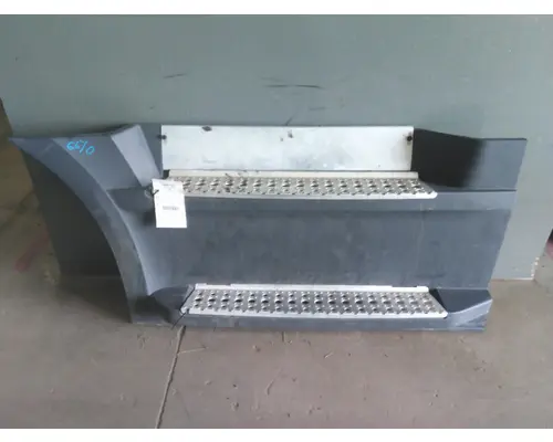 FREIGHTLINER CASCADIA 126 CAB SKIRTSIDE FAIRING