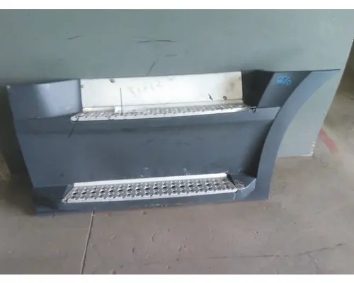 FREIGHTLINER CASCADIA 126 CAB SKIRTSIDE FAIRING