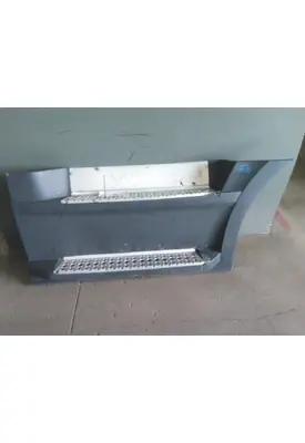 FREIGHTLINER CASCADIA 126 CAB SKIRT/SIDE FAIRING