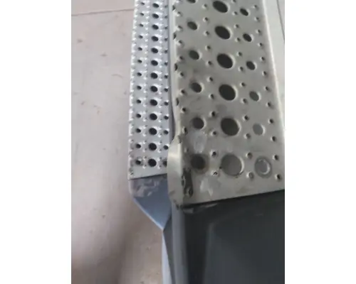 FREIGHTLINER CASCADIA 126 CAB SKIRTSIDE FAIRING