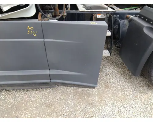 FREIGHTLINER CASCADIA 126 CAB SKIRTSIDE FAIRING