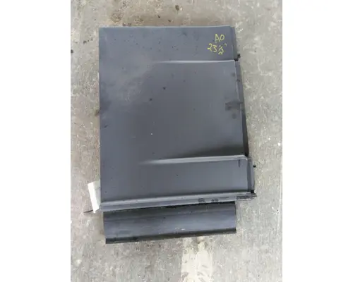 FREIGHTLINER CASCADIA 126 CAB SKIRTSIDE FAIRING