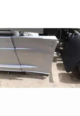FREIGHTLINER CASCADIA 126 CAB SKIRT/SIDE FAIRING
