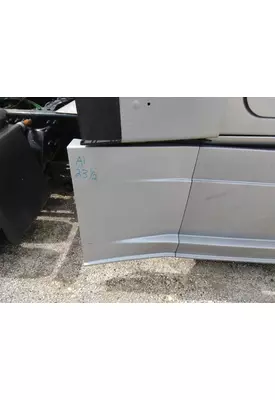 FREIGHTLINER CASCADIA 126 CAB SKIRT/SIDE FAIRING
