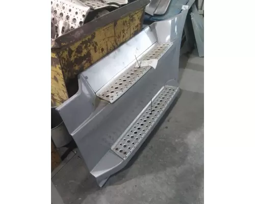 FREIGHTLINER CASCADIA 126 CAB SKIRTSIDE FAIRING