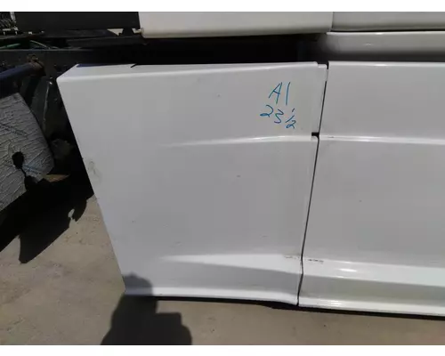 FREIGHTLINER CASCADIA 126 CAB SKIRTSIDE FAIRING