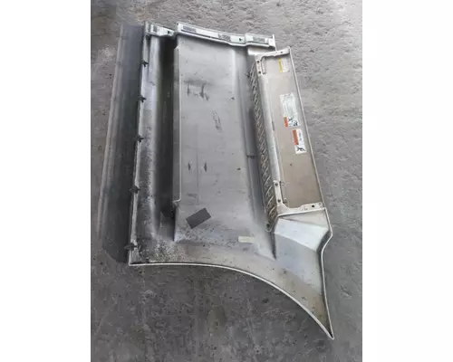 FREIGHTLINER CASCADIA 126 CAB SKIRTSIDE FAIRING