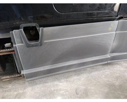 FREIGHTLINER CASCADIA 126 CAB SKIRTSIDE FAIRING