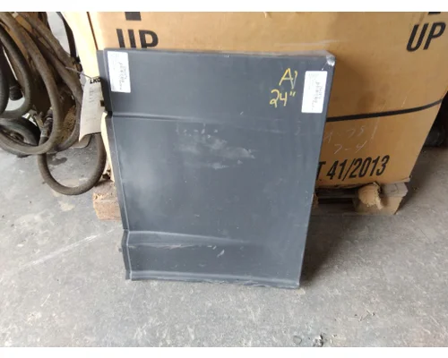 FREIGHTLINER CASCADIA 126 CAB SKIRTSIDE FAIRING