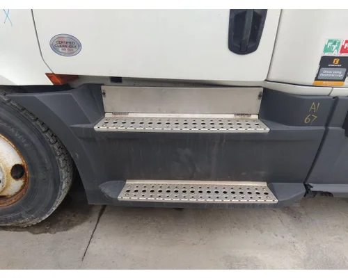 FREIGHTLINER CASCADIA 126 CAB SKIRTSIDE FAIRING