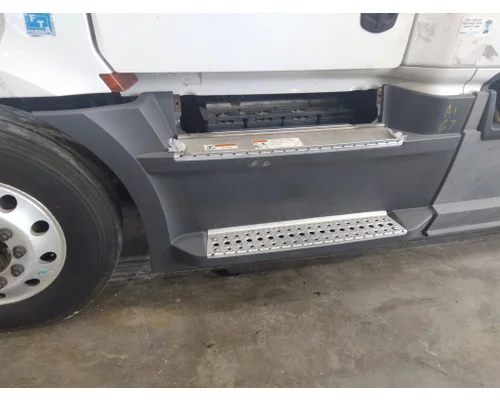 FREIGHTLINER CASCADIA 126 CAB SKIRTSIDE FAIRING