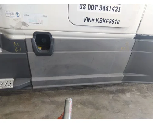 FREIGHTLINER CASCADIA 126 CAB SKIRTSIDE FAIRING
