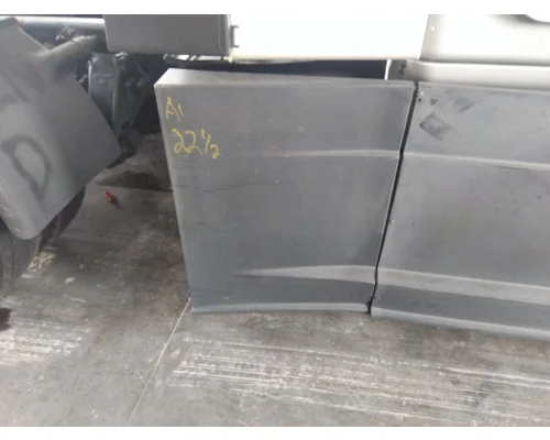 FREIGHTLINER CASCADIA 126 CAB SKIRT/SIDE FAIRING