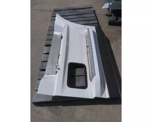 FREIGHTLINER CASCADIA 126 CAB SKIRTSIDE FAIRING