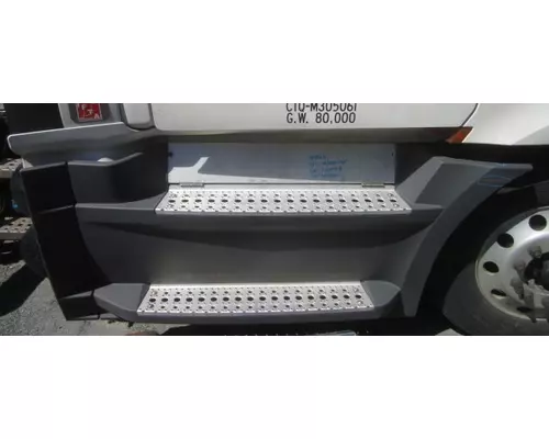 FREIGHTLINER CASCADIA 126 CAB SKIRTSIDE FAIRING