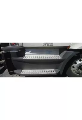 FREIGHTLINER CASCADIA 126 CAB SKIRT/SIDE FAIRING