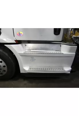 FREIGHTLINER CASCADIA 126 CAB SKIRT/SIDE FAIRING