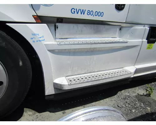 FREIGHTLINER CASCADIA 126 CAB SKIRTSIDE FAIRING